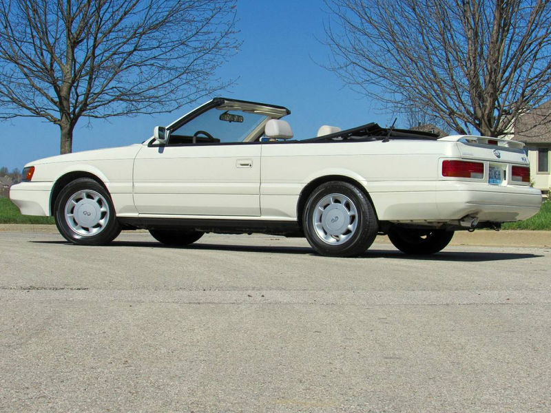 Illustration for article titled At $4,990, Could You Be Ready To Make Memories In This 1992 Infiniti M30 Convertible?